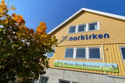 Gudstjeneste og barnekirke Gudstjeneste og barnekirke