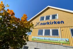 Gudstjeneste og barnekirke søndag kl.11