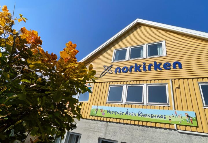 Gudstjeneste og barnekirke søndag kl.11