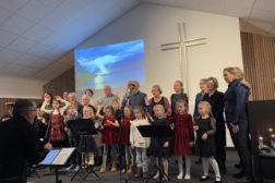 Gudstjeneste med julekor ble en fest!
